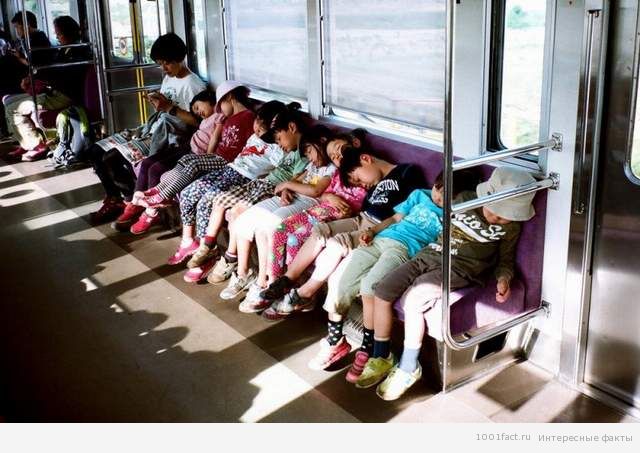 японские дети в метро