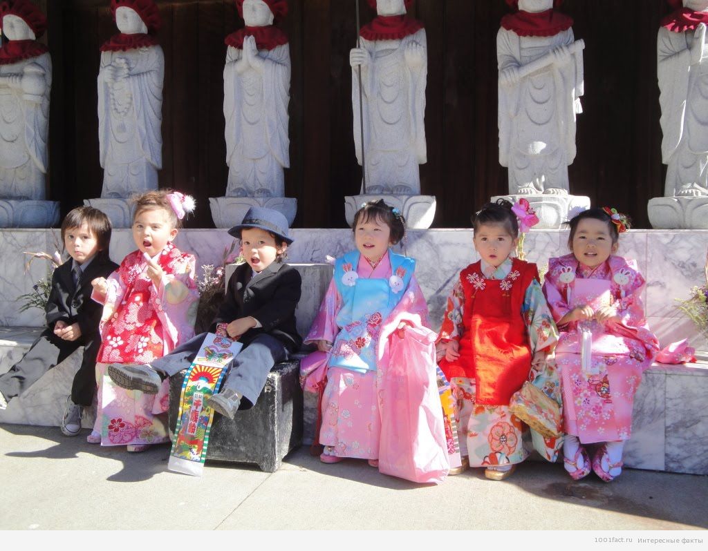 дети на празднике в Японии
