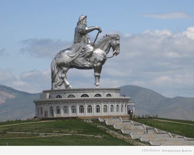 Монголия памятник полководцу