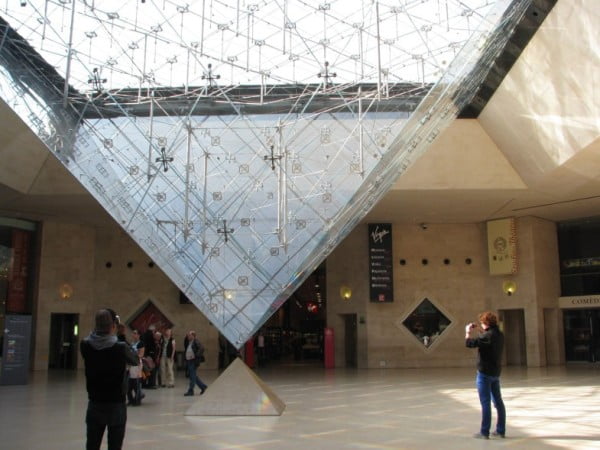 Пирамида Большого Лувра 1