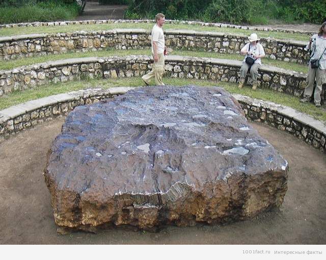 памятник метеориту