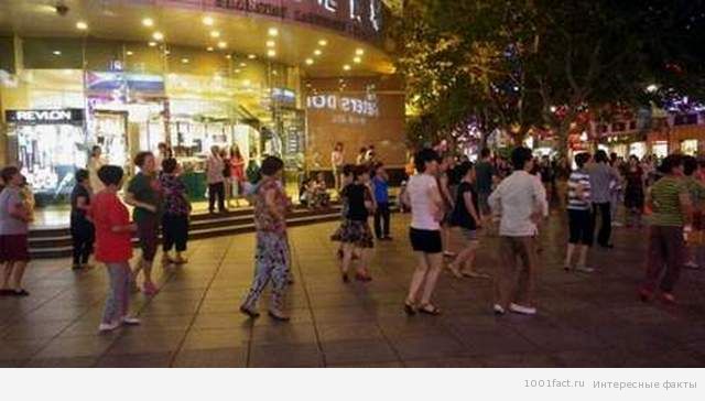танцы на улицах Шанхая