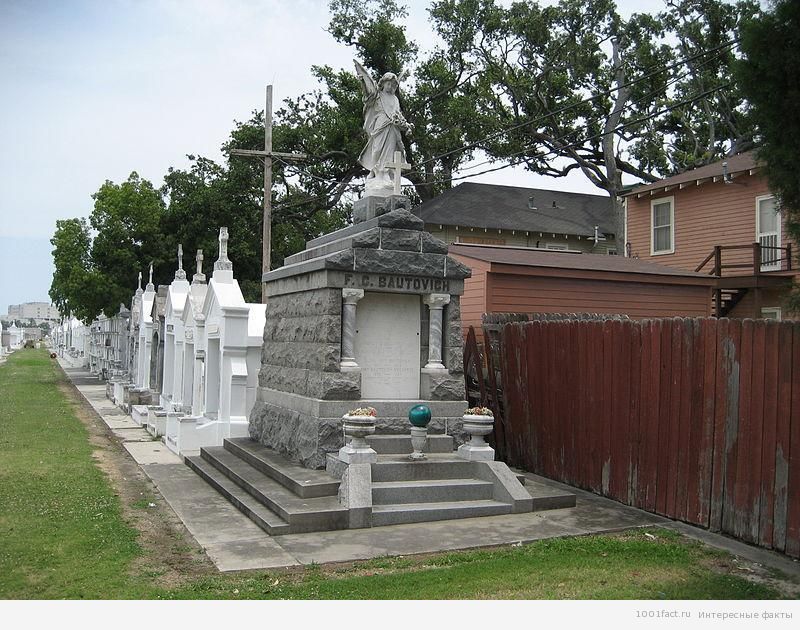 кладбище Сен-Луи